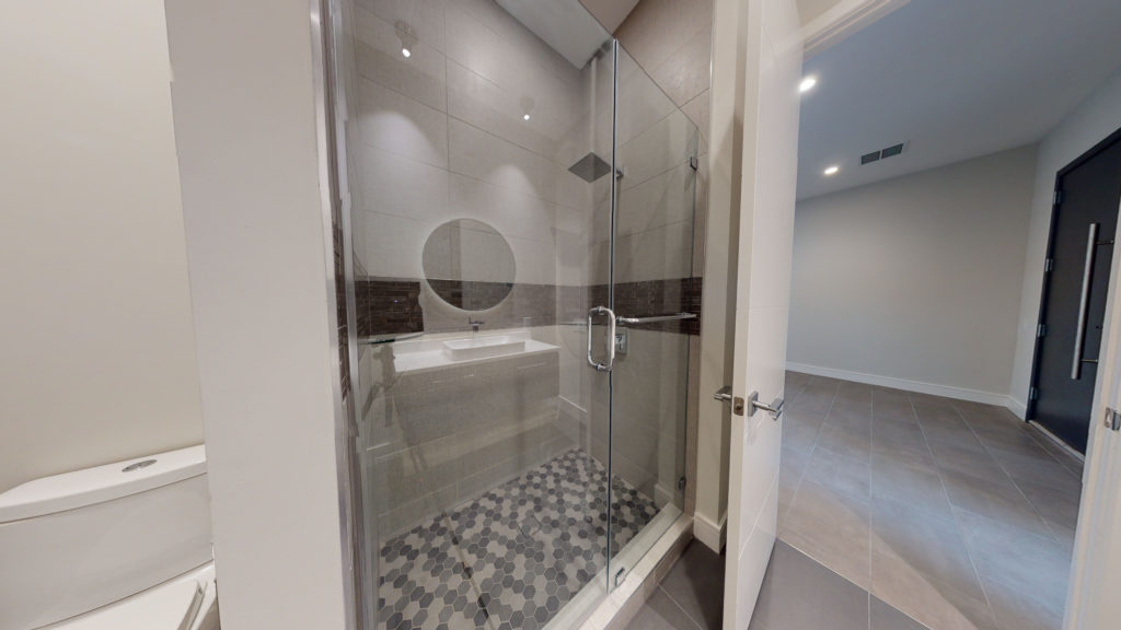 Contemporary-modern-power-room-with-standing-glass-shower
