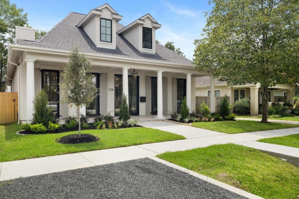 acadian-southern-style-large-front-porch